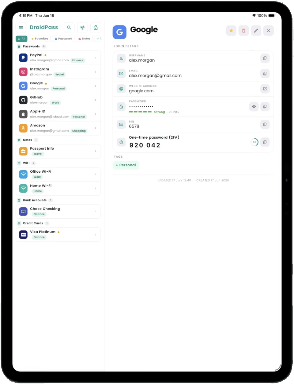 Gestionnaire de mots de passe DroidPass sur grand écran avec la barre latérale du coffre-fort et un identifiant Google avec mot de passe, PIN et code 2FA